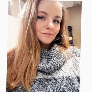 Meet your Posher, Alexis